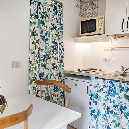 Apartment A24 - Poggio, Delizioso Monolocale Con Portico